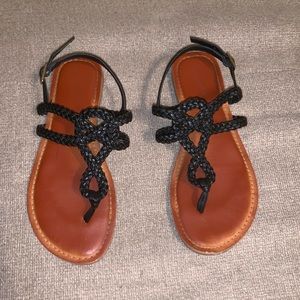 Cute sandals with nice design.